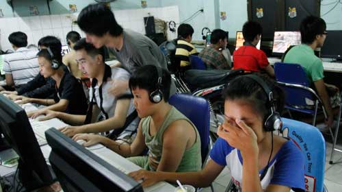 Chơi game: Những thói quen gây hại sức khỏe